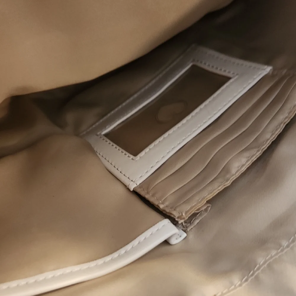 Giani Bernini White Leather Shoulder Tote - Picture 8 of 9